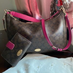 🔴SOLD🔴 Beautiful signature coach set please read